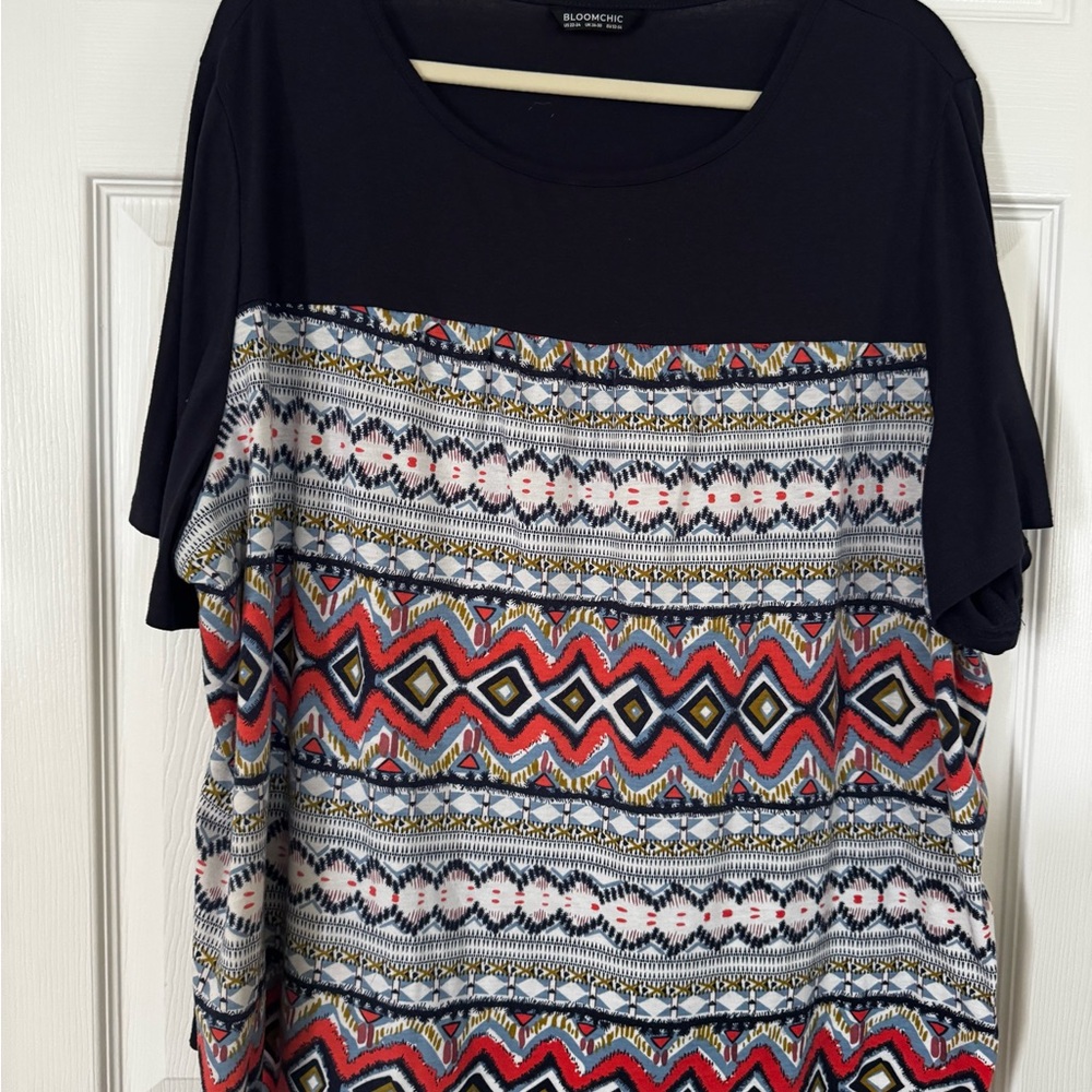 BloomChic Navy & Geometric print Relaxed Tee